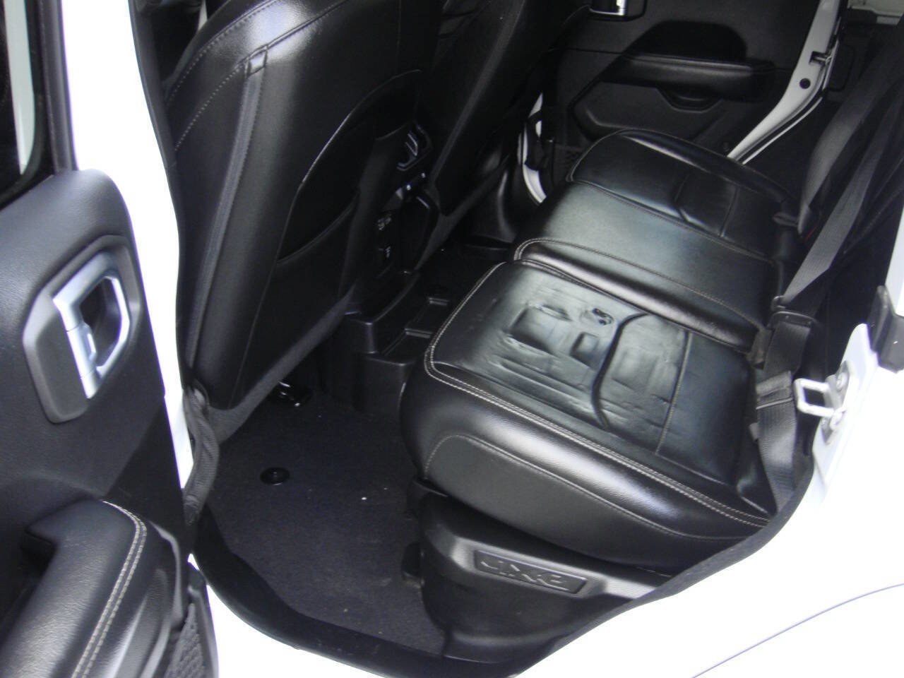 Used 2022 Jeep Wrangler Unlimited Sahara w/ Cold Weather Group image 13