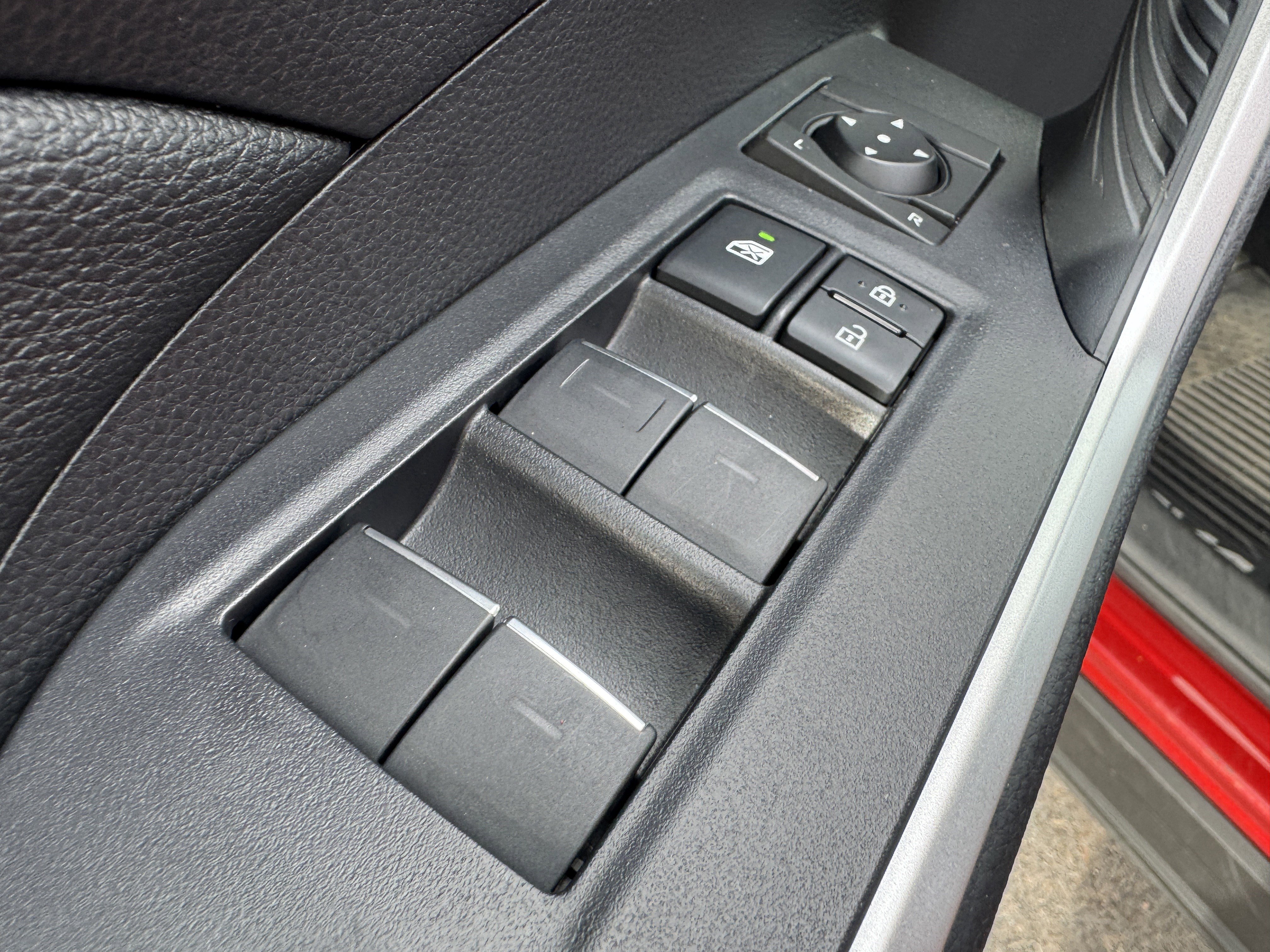 Used 2023 Toyota RAV4 SE w/ Weather & Moonroof Package image 10