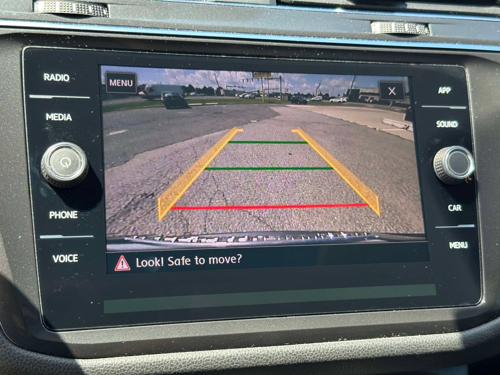 Used 2018 Volkswagen Tiguan SE FWD image 21