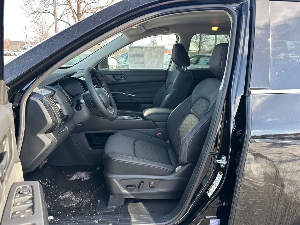 New 2026 Nissan Pathfinder SV image 9