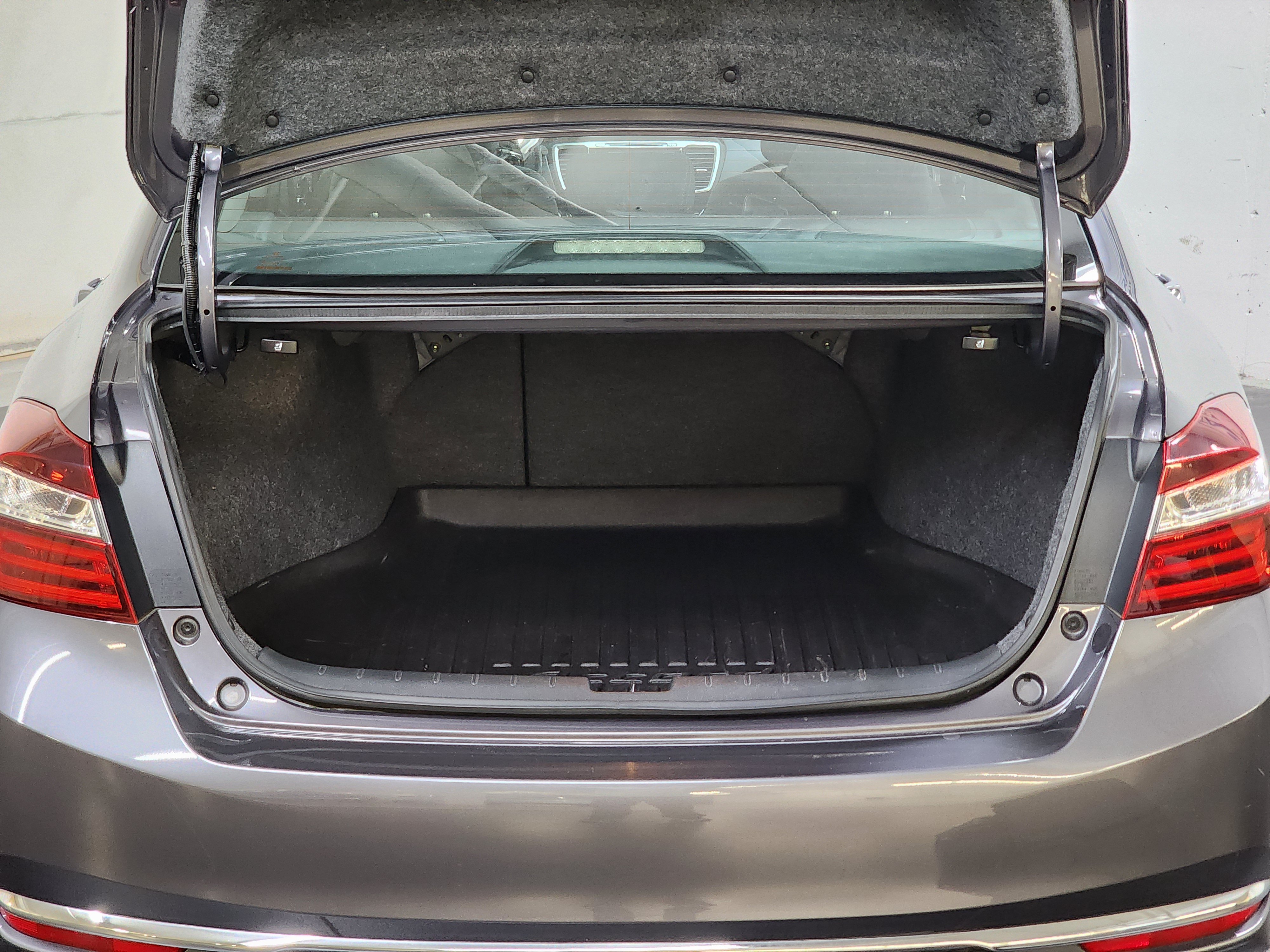 Used 2016 Honda Accord EX-L image 9