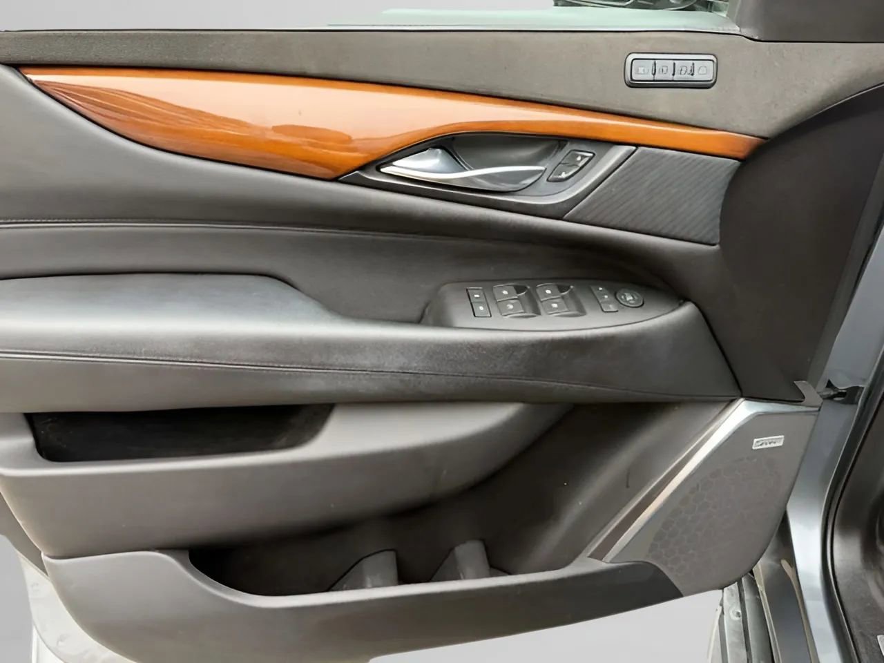 Used 2018 Cadillac Escalade Luxury image 45