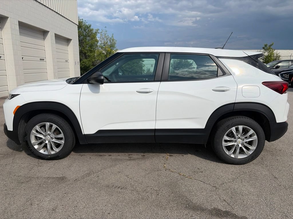 Used 2023 Chevrolet TrailBlazer LS FWD image 2