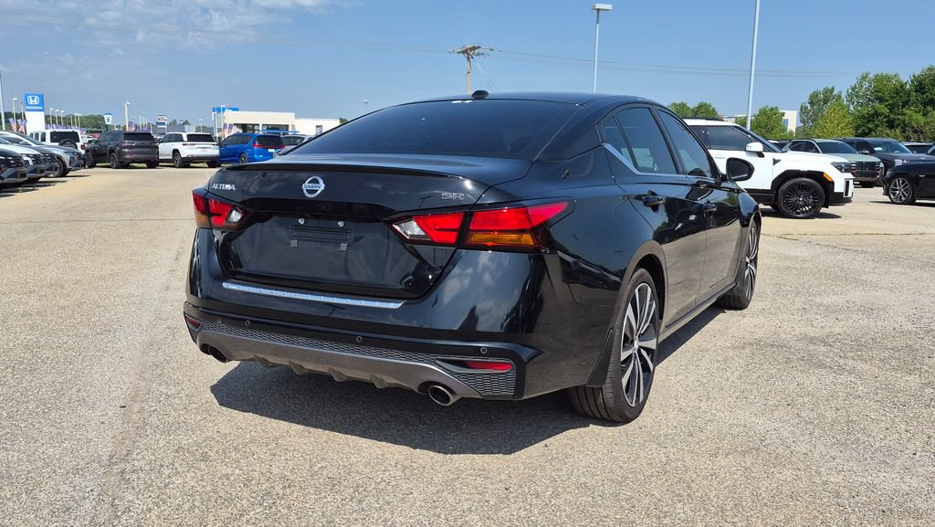 Used 2022 Nissan Altima 2.5 SR FWD image 2
