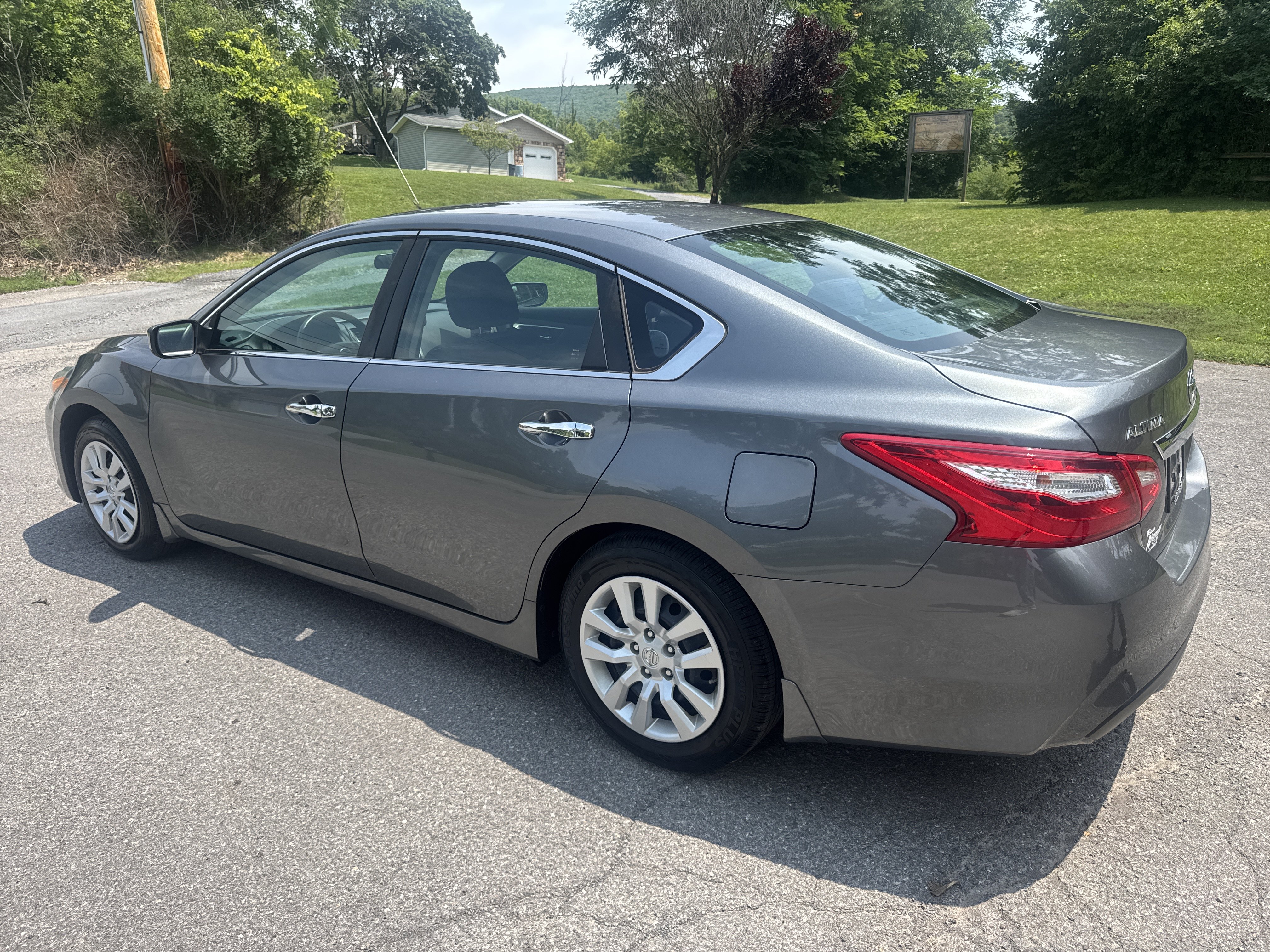 Used 2017 Nissan Altima 2.5 S w/ Power Driver Seat Package FWD image 5