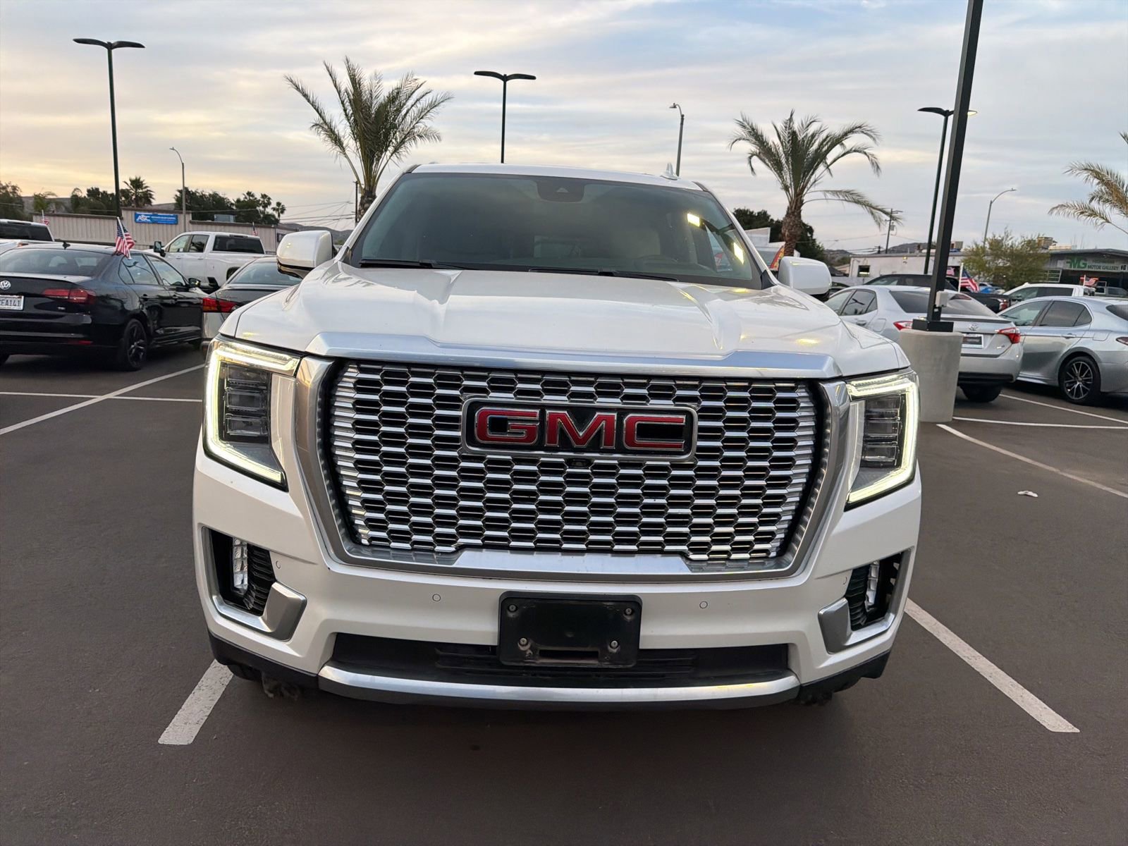 Used 2023 GMC Yukon XL Denali image 9