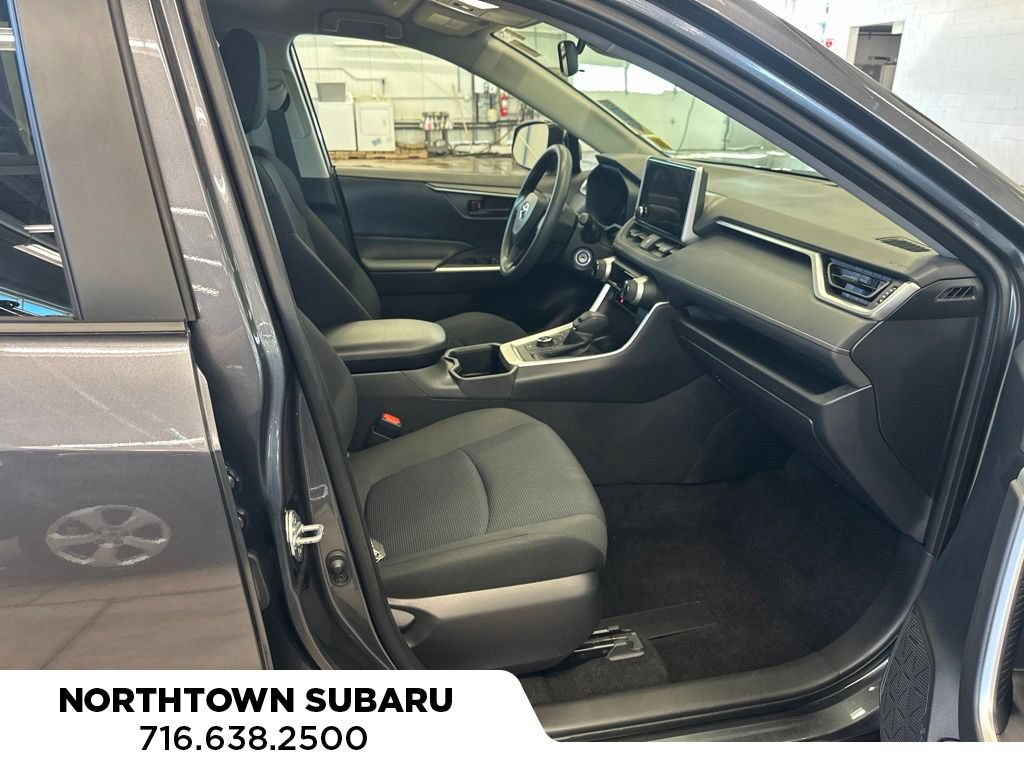 Used 2023 Toyota RAV4 LE AWD/4WD image 17