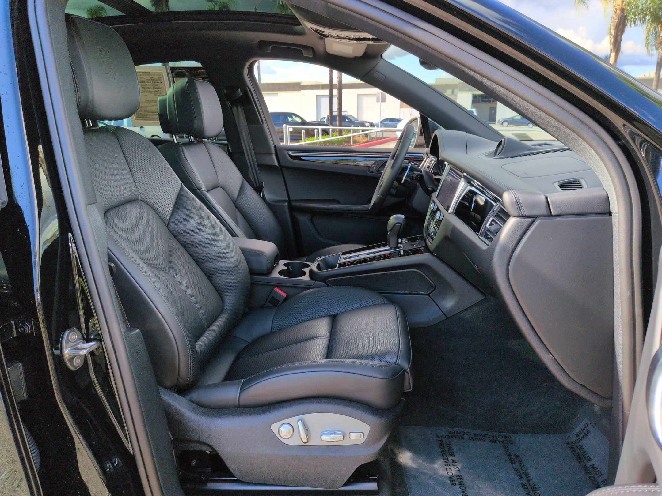 Used 2025 Porsche Macan Turbo image 33