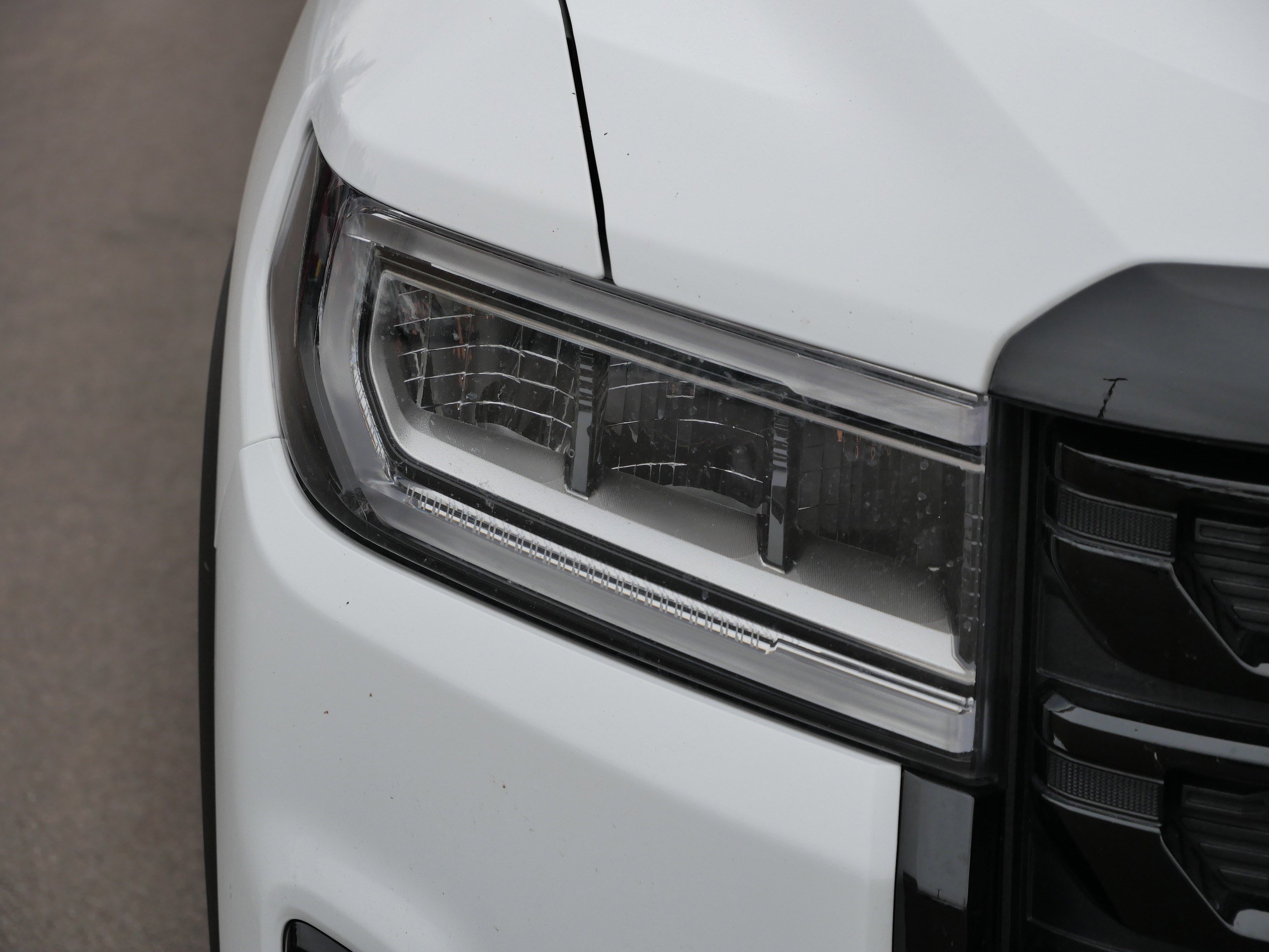 Used 2022 GMC Acadia SLT w/ Elevation Edition image 16