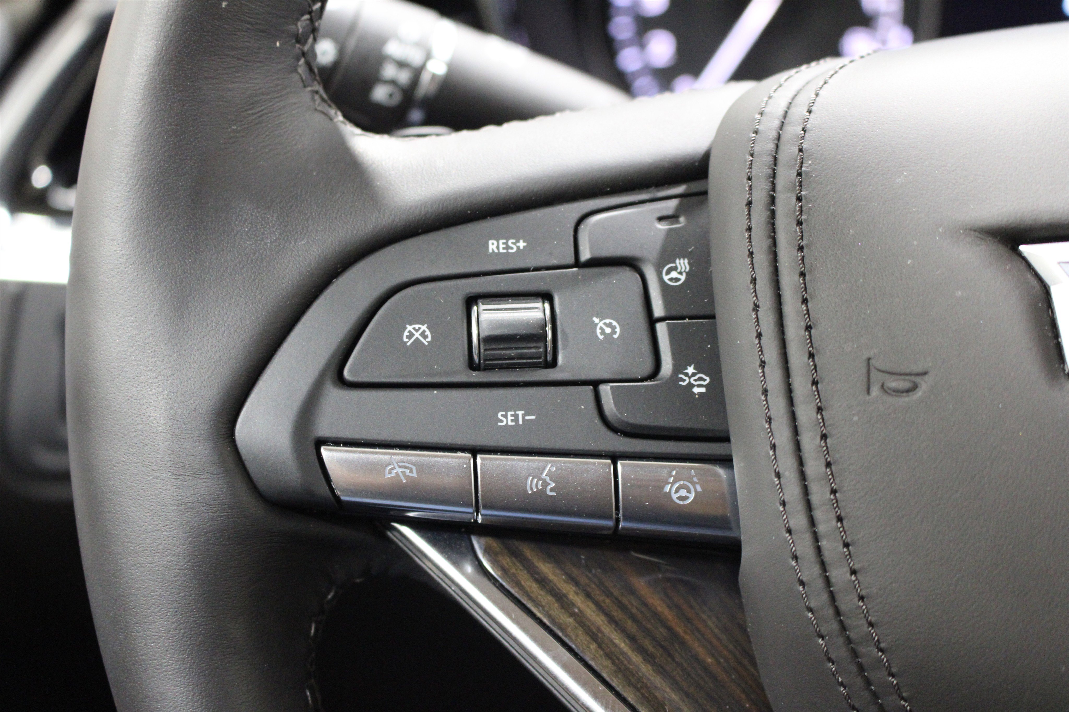 Certified 2025 Cadillac XT6 Premium Luxury w/ Platinum Package image 14