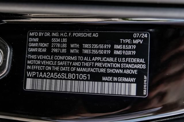 Used 2025 Porsche Macan AWD/4WD image 70