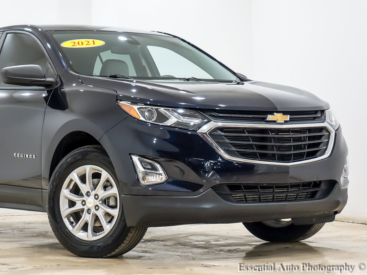Used 2021 Chevrolet Equinox LS image 2