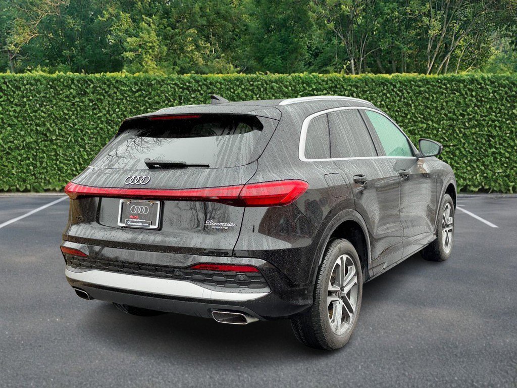 Used 2025 Audi Q5 Premium w/ Convenience Package image 3