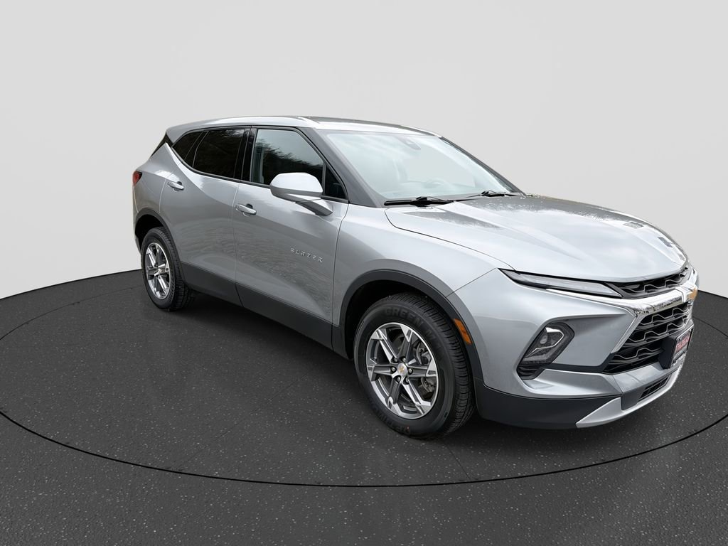 Used 2023 Chevrolet Blazer LT image 2