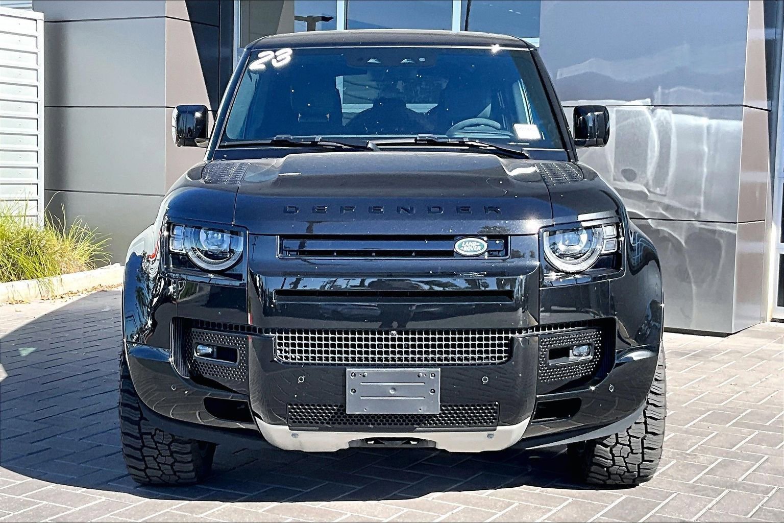 Used 2023 Land Rover Defender 110 V8 image 2