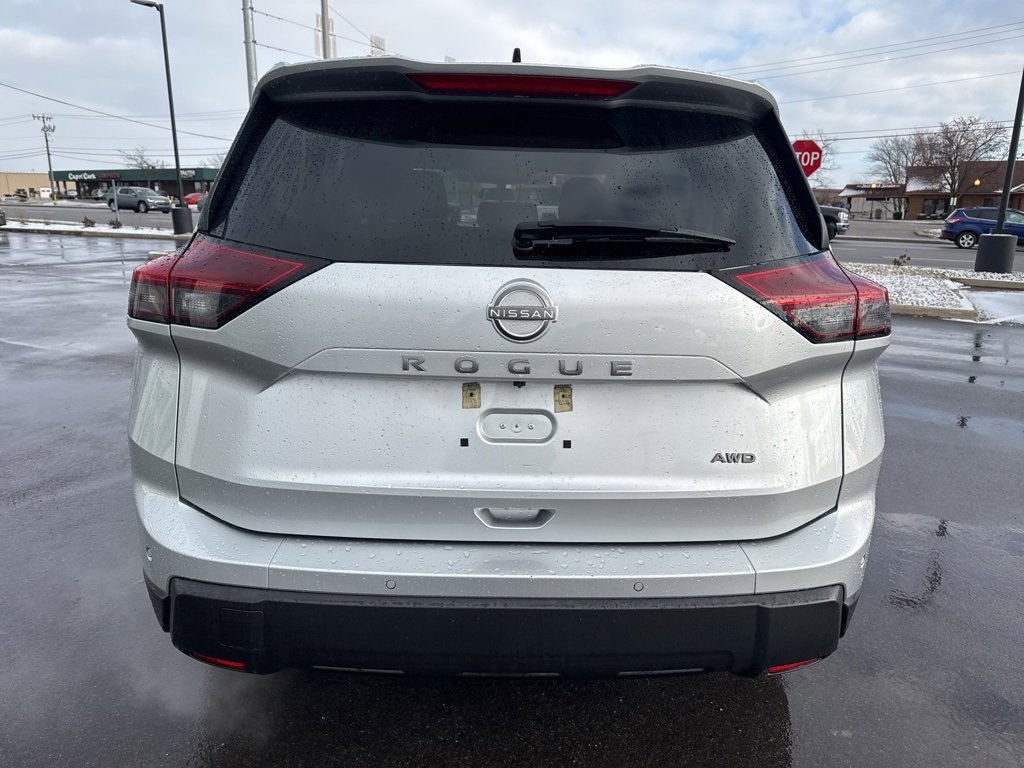 Used 2024 Nissan Rogue S image 5