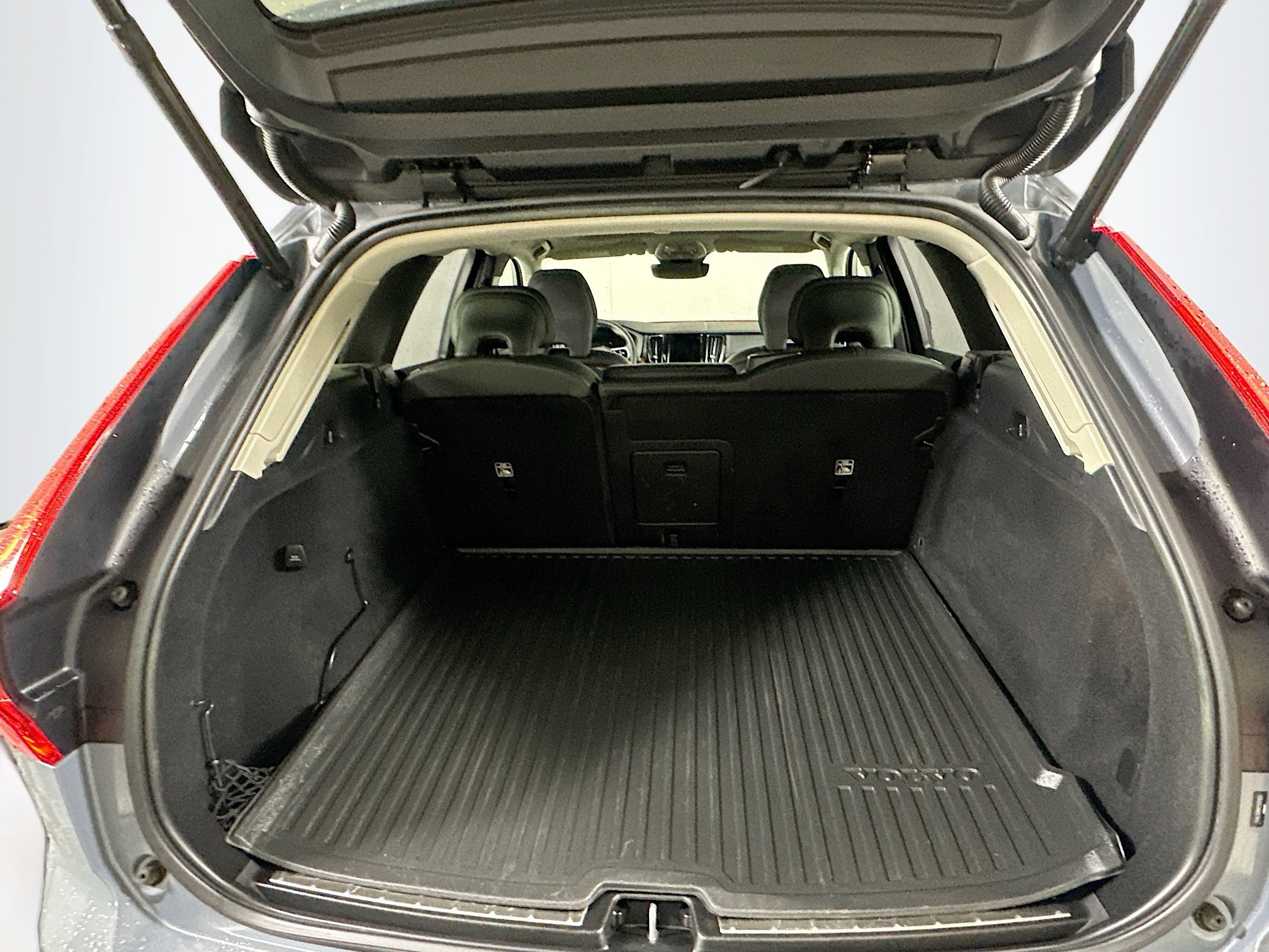 Used 2023 Volvo XC60 B5 Ultimate w/ Protection Package Premier image 29