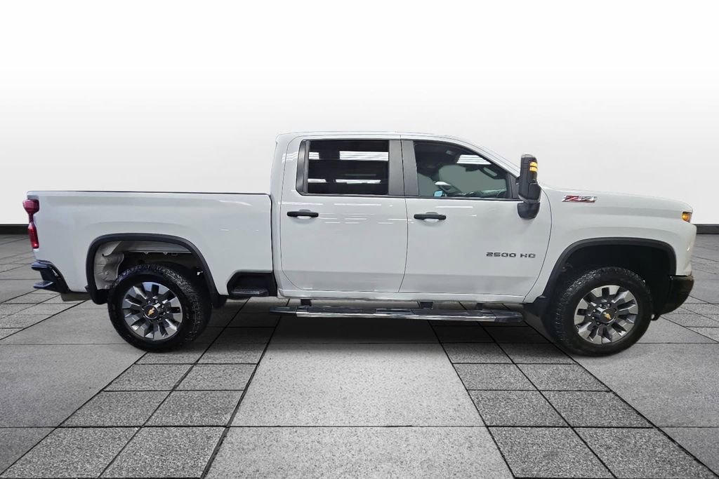 Used 2024 Chevrolet Silverado 2500 Custom w/ Custom Value Package image 4