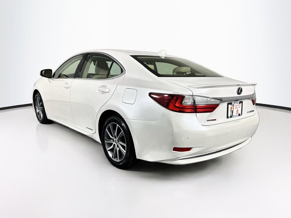 Used 2017 Lexus ES 300h w/ Luxury Package FWD image 7