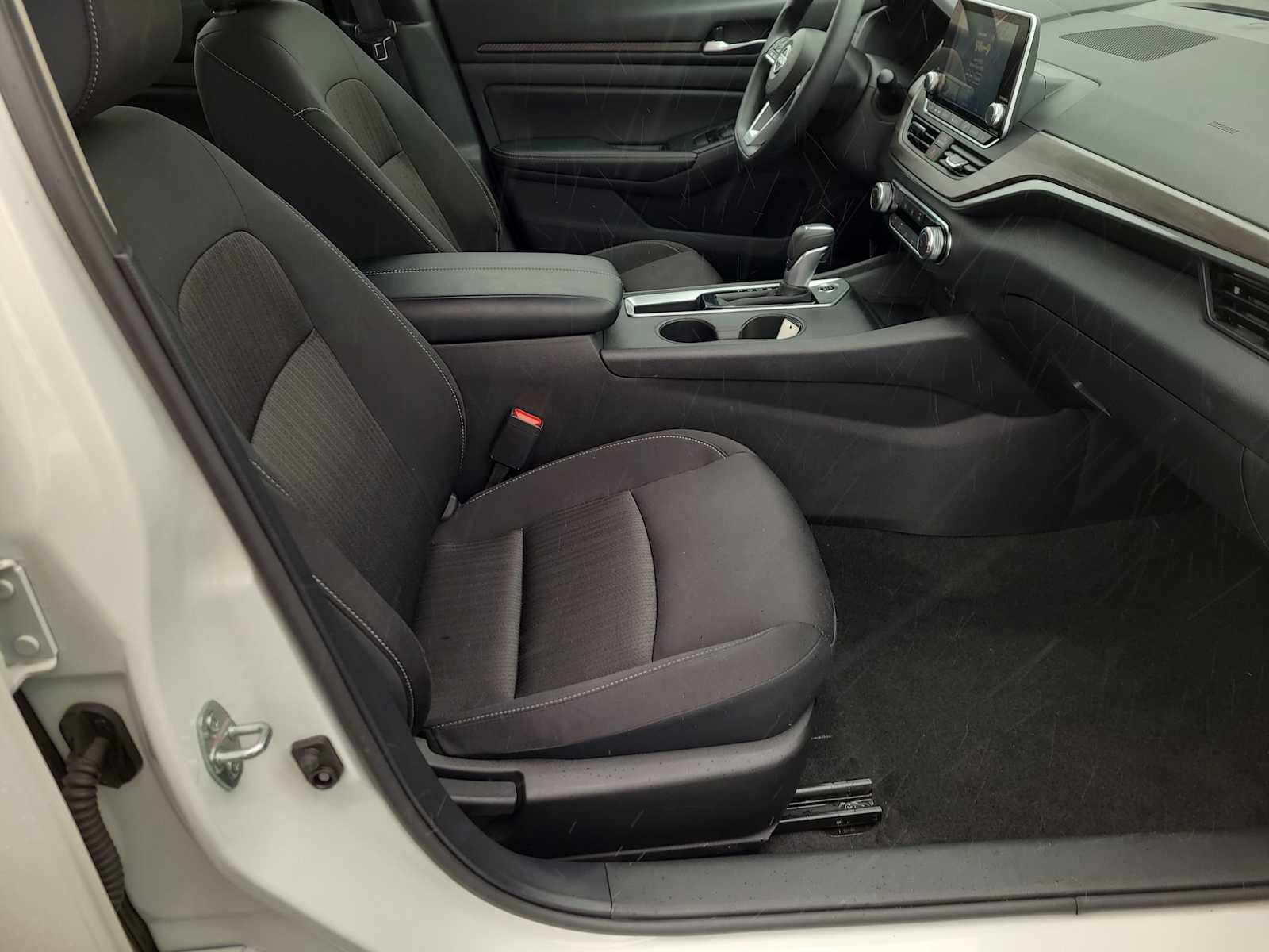 Used 2025 Nissan Altima 2.5 SV FWD image 22