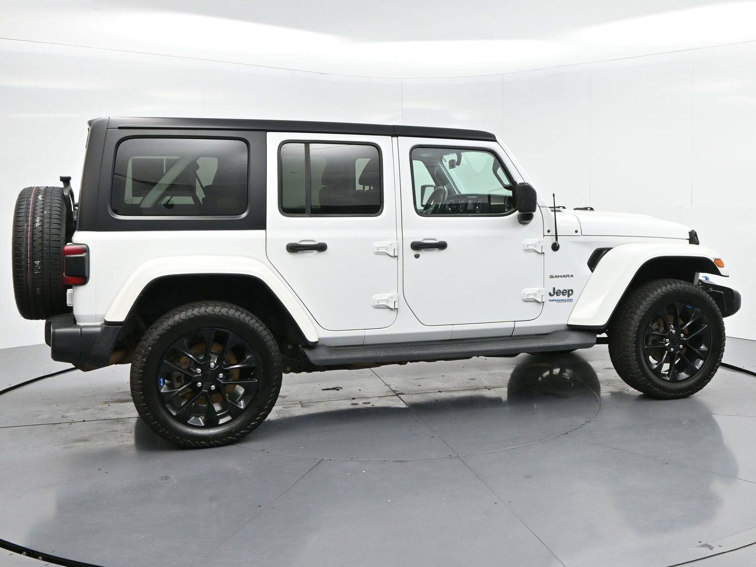 Used 2022 Jeep Wrangler Unlimited Sahara AWD/4WD image 8