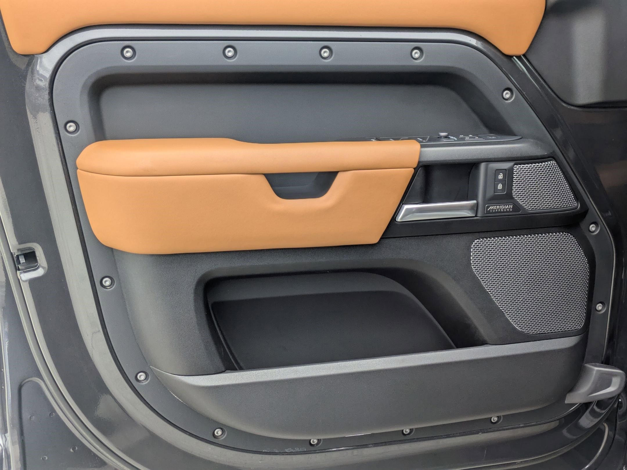 Certified 2023 Land Rover Defender 110 image 12