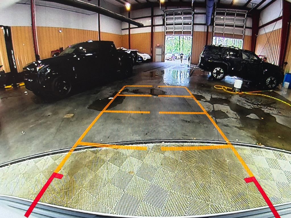 Used 2024 Chevrolet Tahoe Z71 w/ Luxury Package AWD/4WD image 31