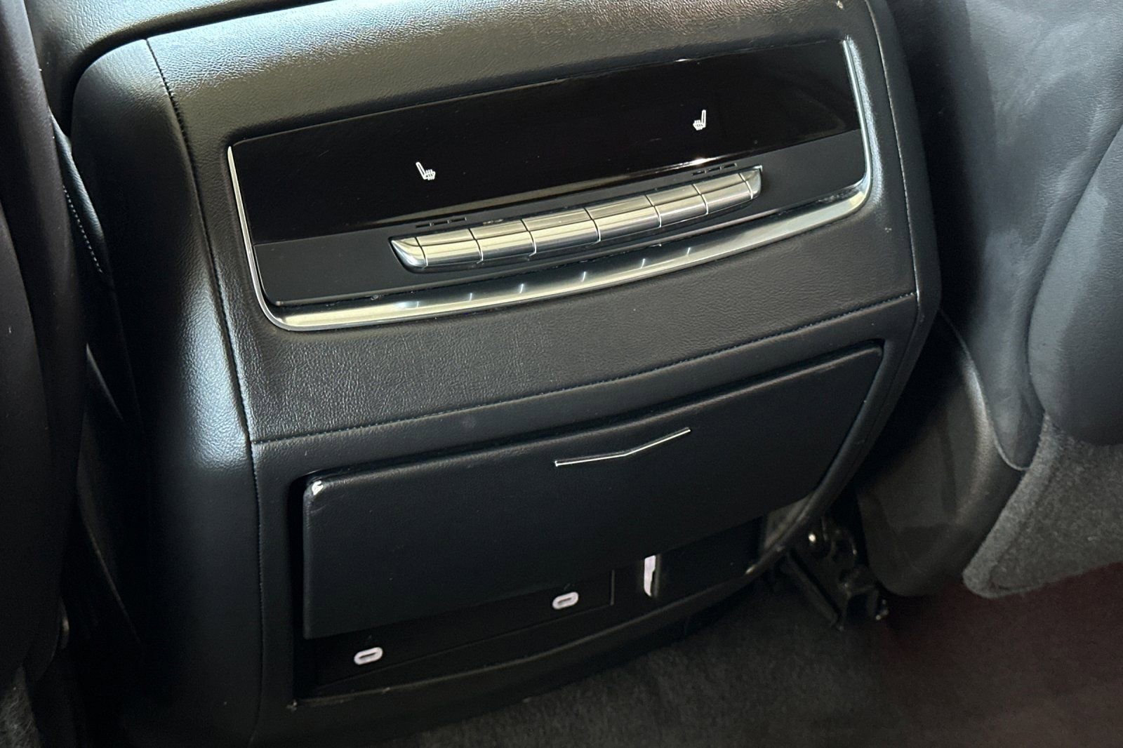 Used 2023 Cadillac Escalade Premium Luxury RWD image 15