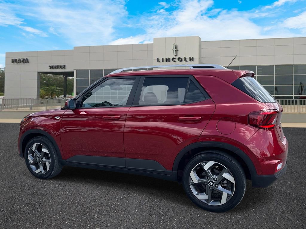 Used 2024 Hyundai Venue SEL FWD image 5