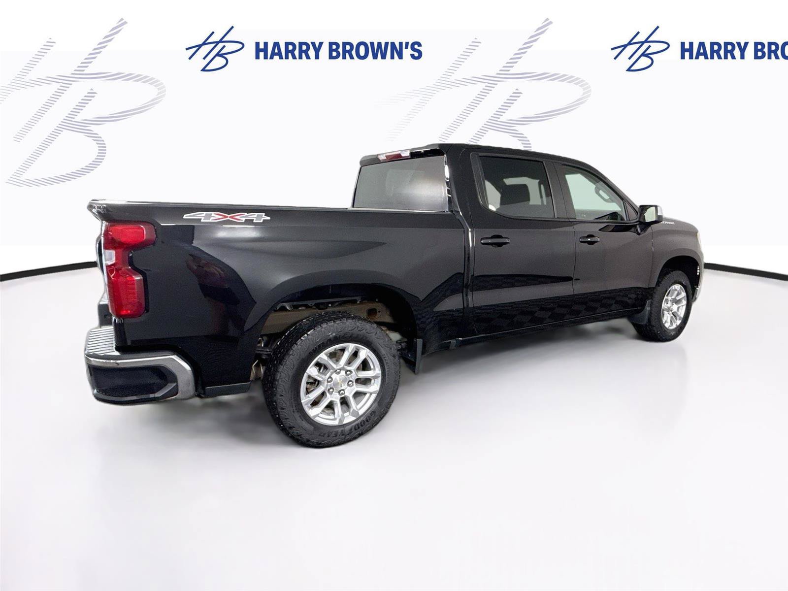 Used 2023 Chevrolet Silverado 1500 LT AWD/4WD image 31