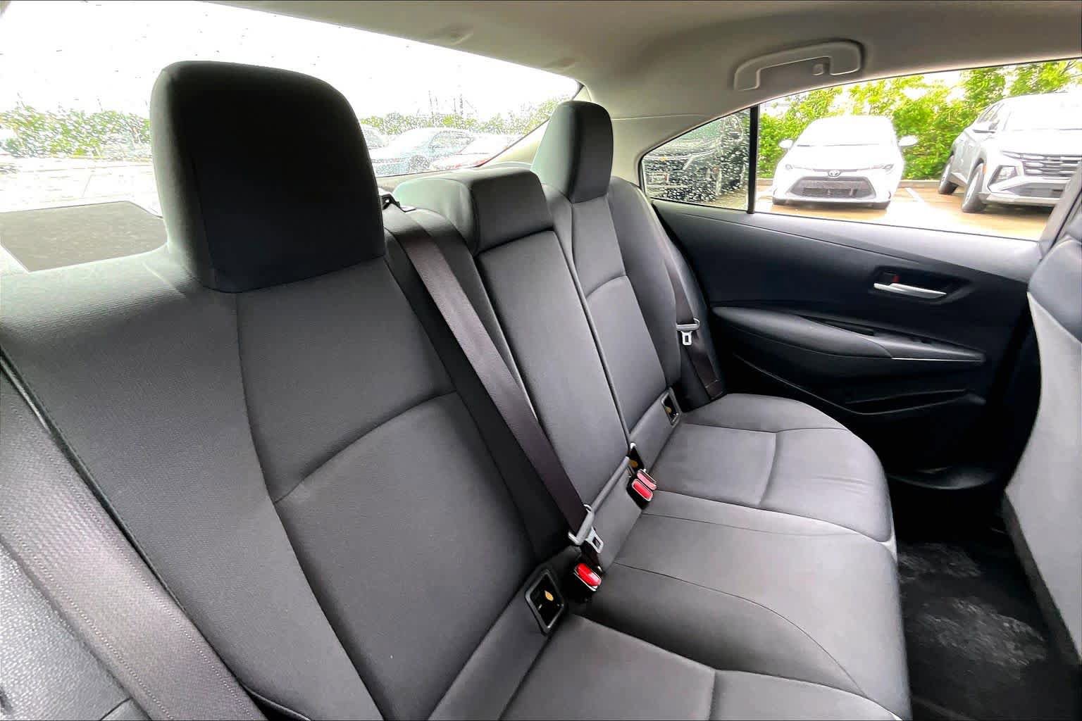 Used 2021 Toyota Corolla LE FWD image 18