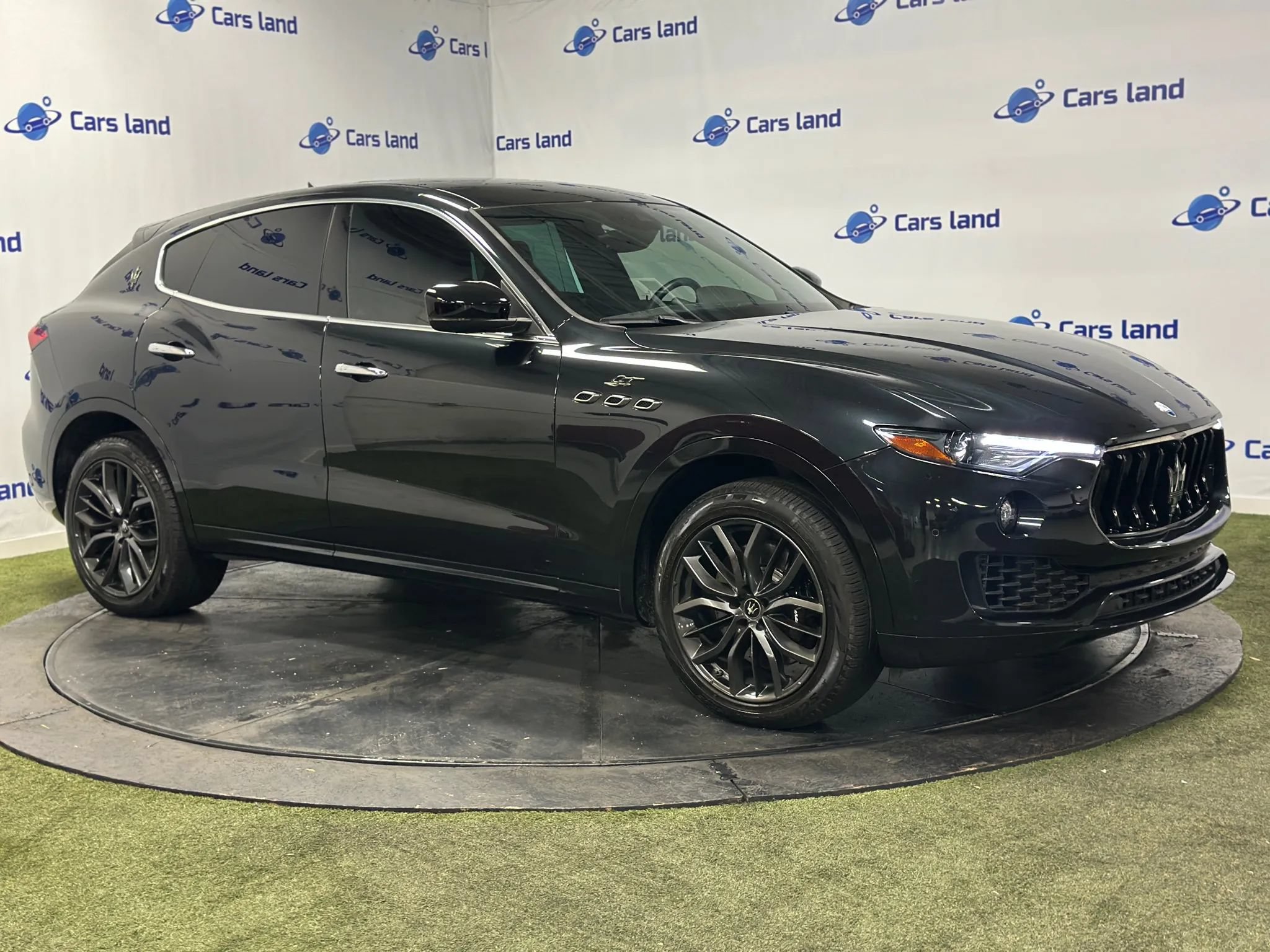 Used 2024 Maserati Levante GT Ultima AWD/4WD image 2
