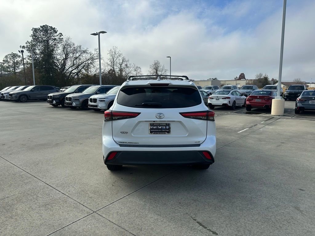 Used 2022 Toyota Highlander XLE image 6