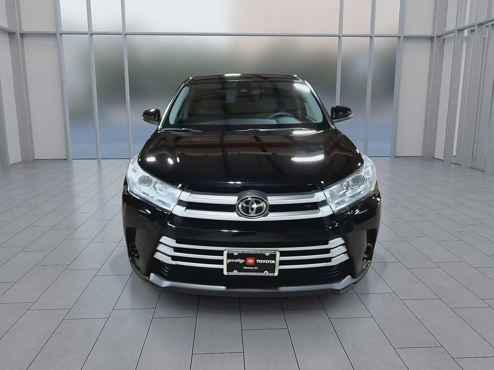Used 2019 Toyota Highlander LE AWD/4WD image 3