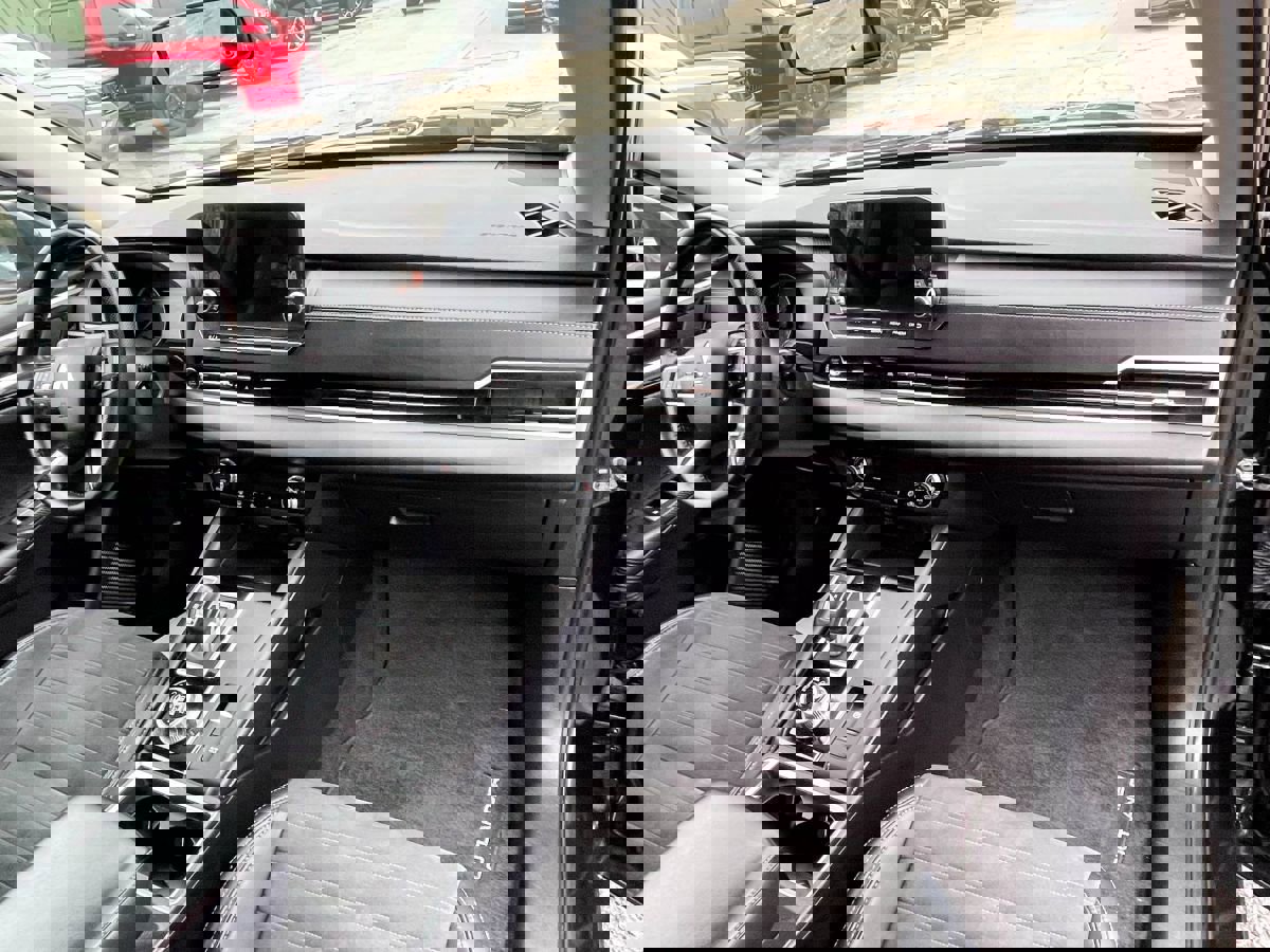 Used 2023 Mitsubishi Outlander SE image 9