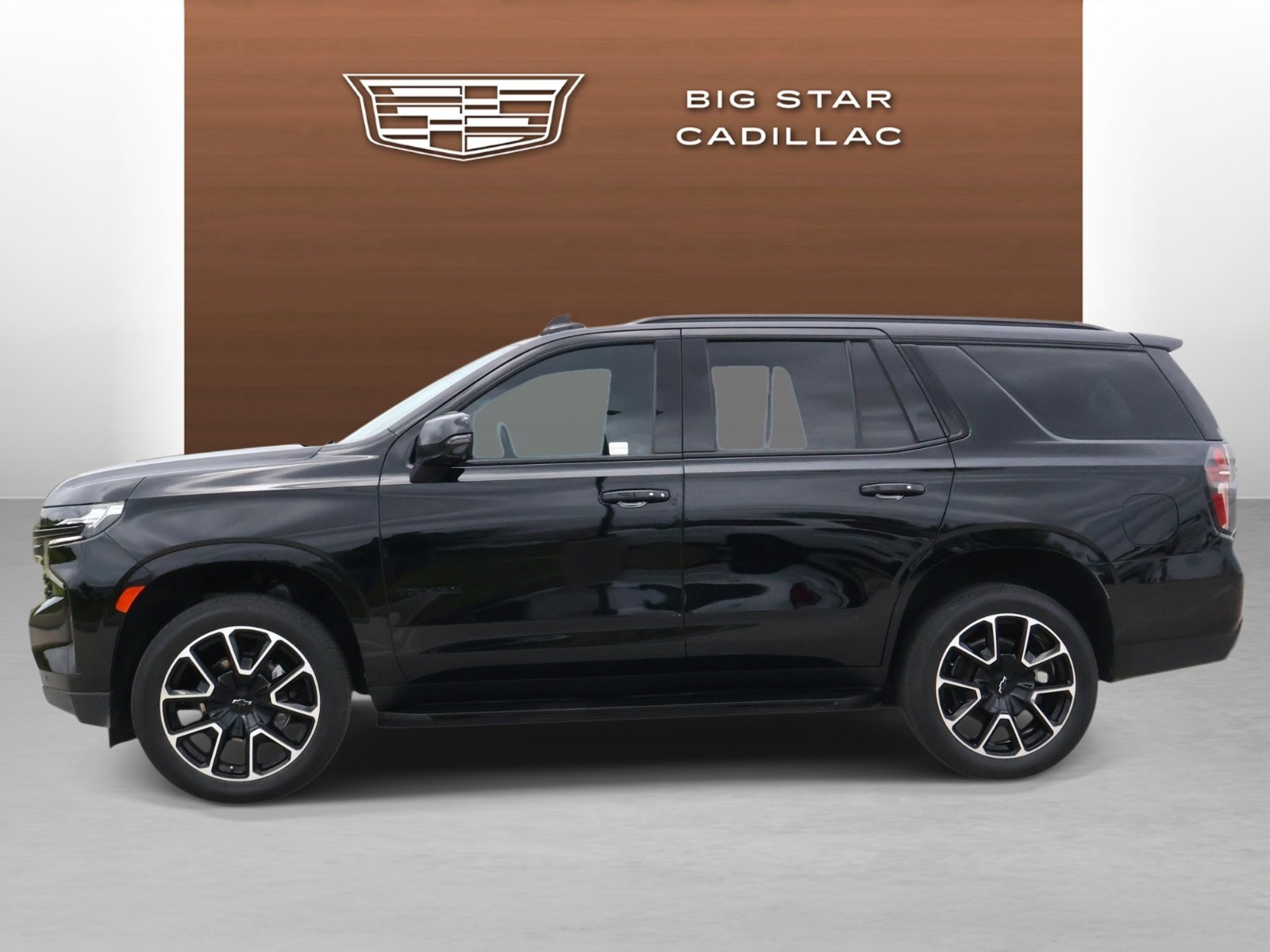 Used 2024 Chevrolet Tahoe RST w/ Luxury Package RWD image 2