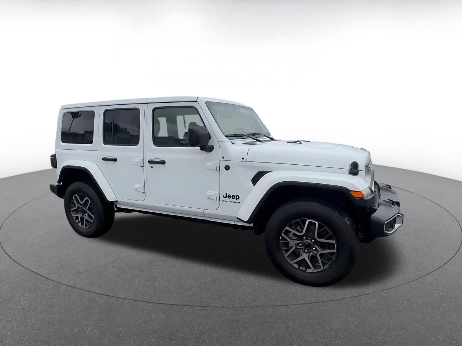 Used 2025 Jeep Wrangler Unlimited Sahara AWD/4WD image 2