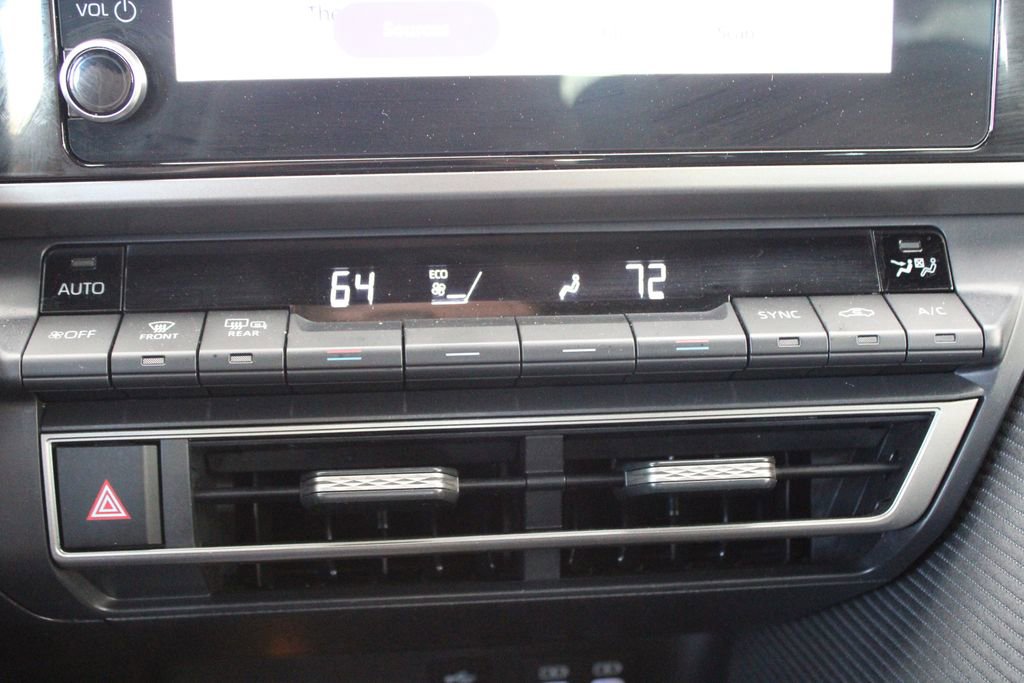Used 2025 Toyota Camry SE FWD image 38