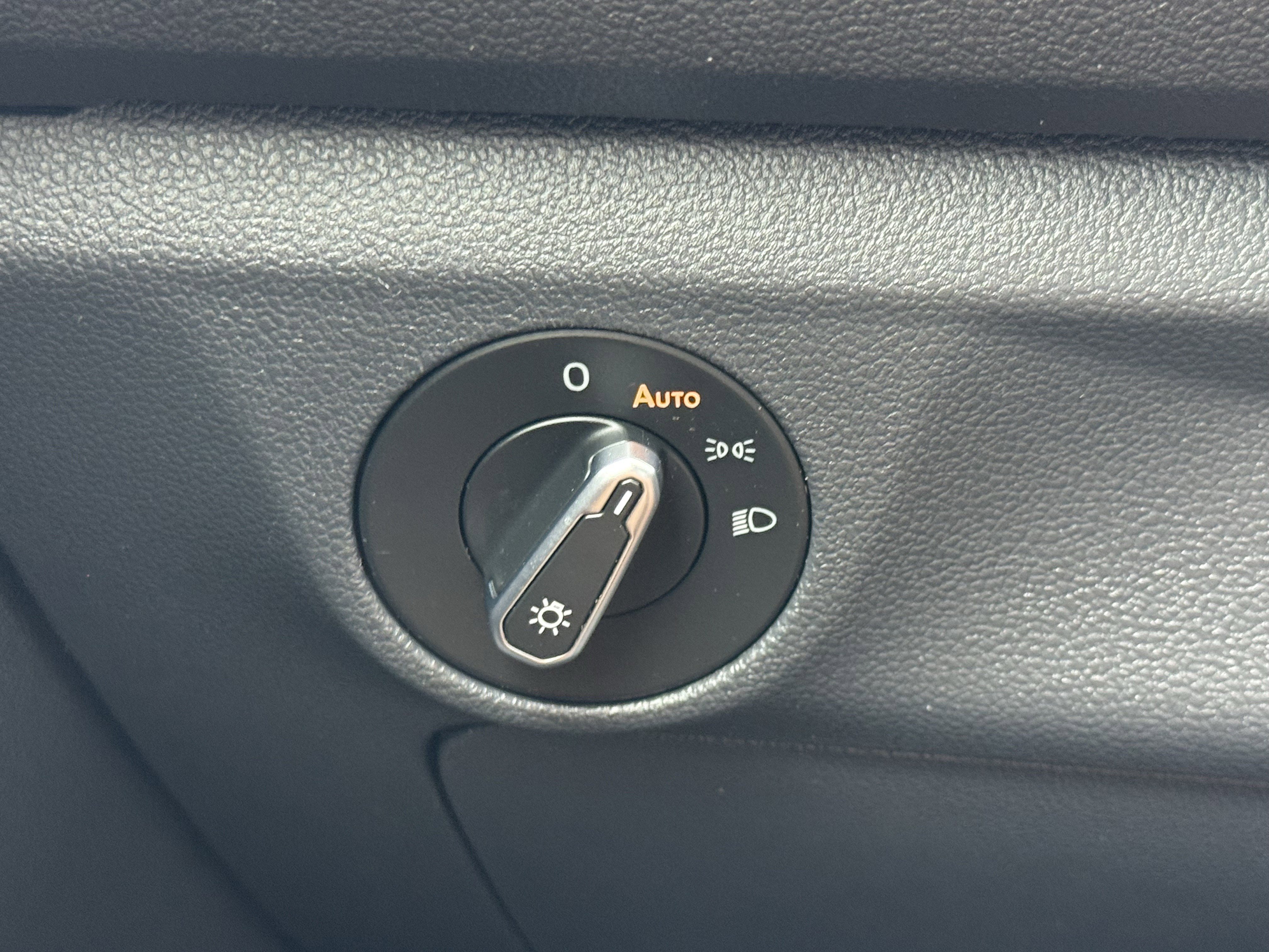 Used 2024 Volkswagen Jetta SE image 22