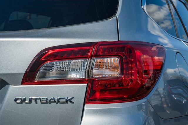 Used 2019 Subaru Outback 2.5i Limited AWD/4WD image 7