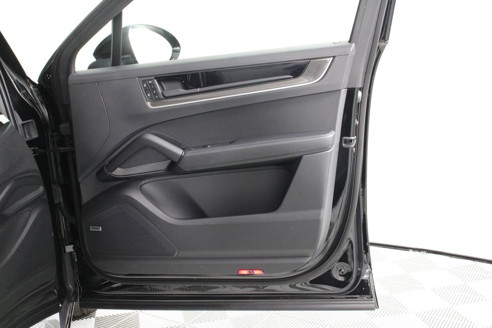 Certified 2025 Porsche Cayenne S image 23