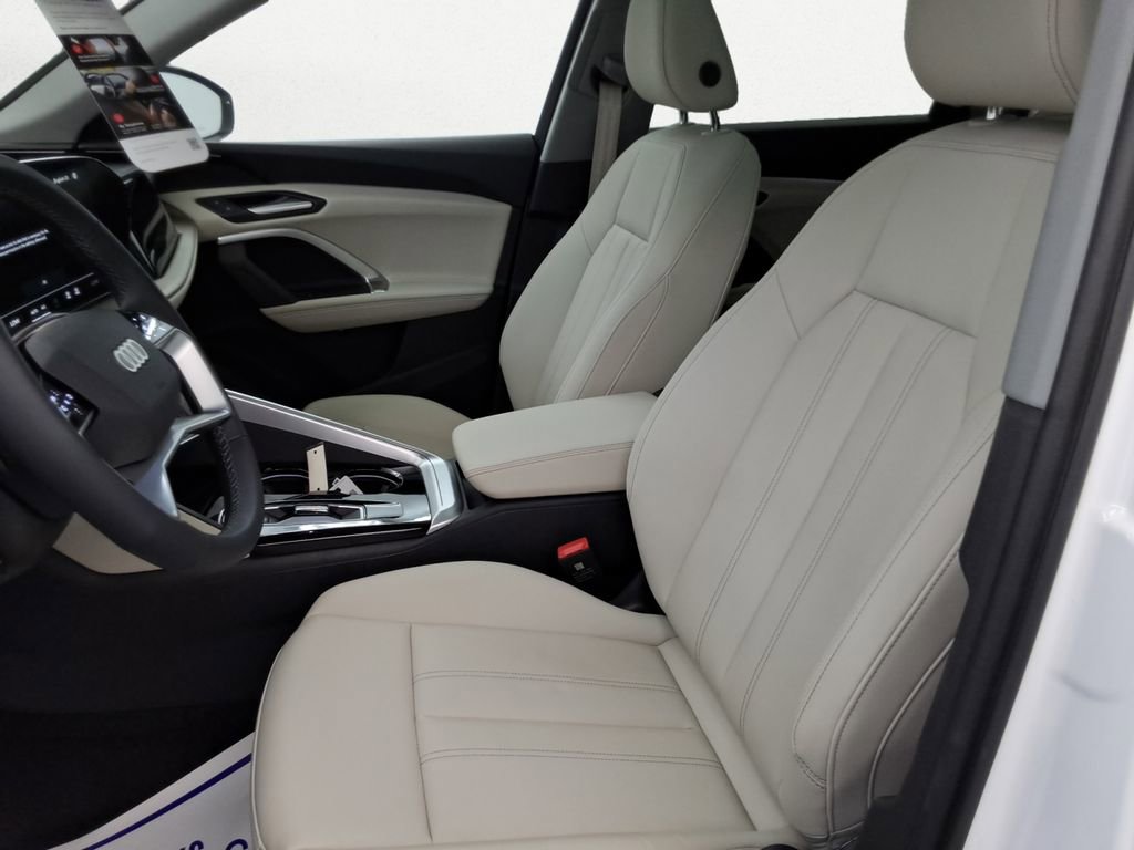 Used 2025 Audi Q5 Premium w/ Convenience Package image 12