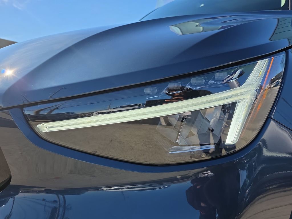 New 2026 Volvo XC40 B5 Core w/ Climate Package image 34