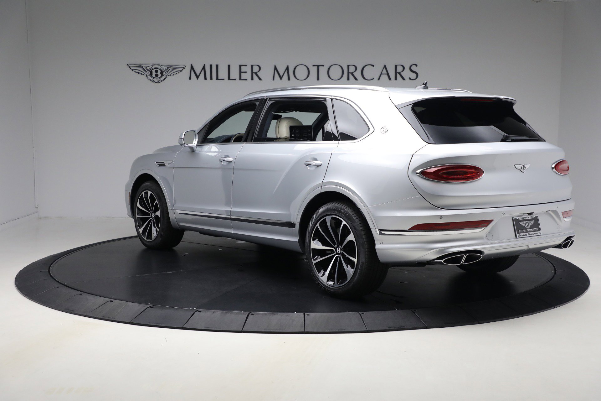 New 2025 Bentley Bentayga Extended Wheelbase image 3