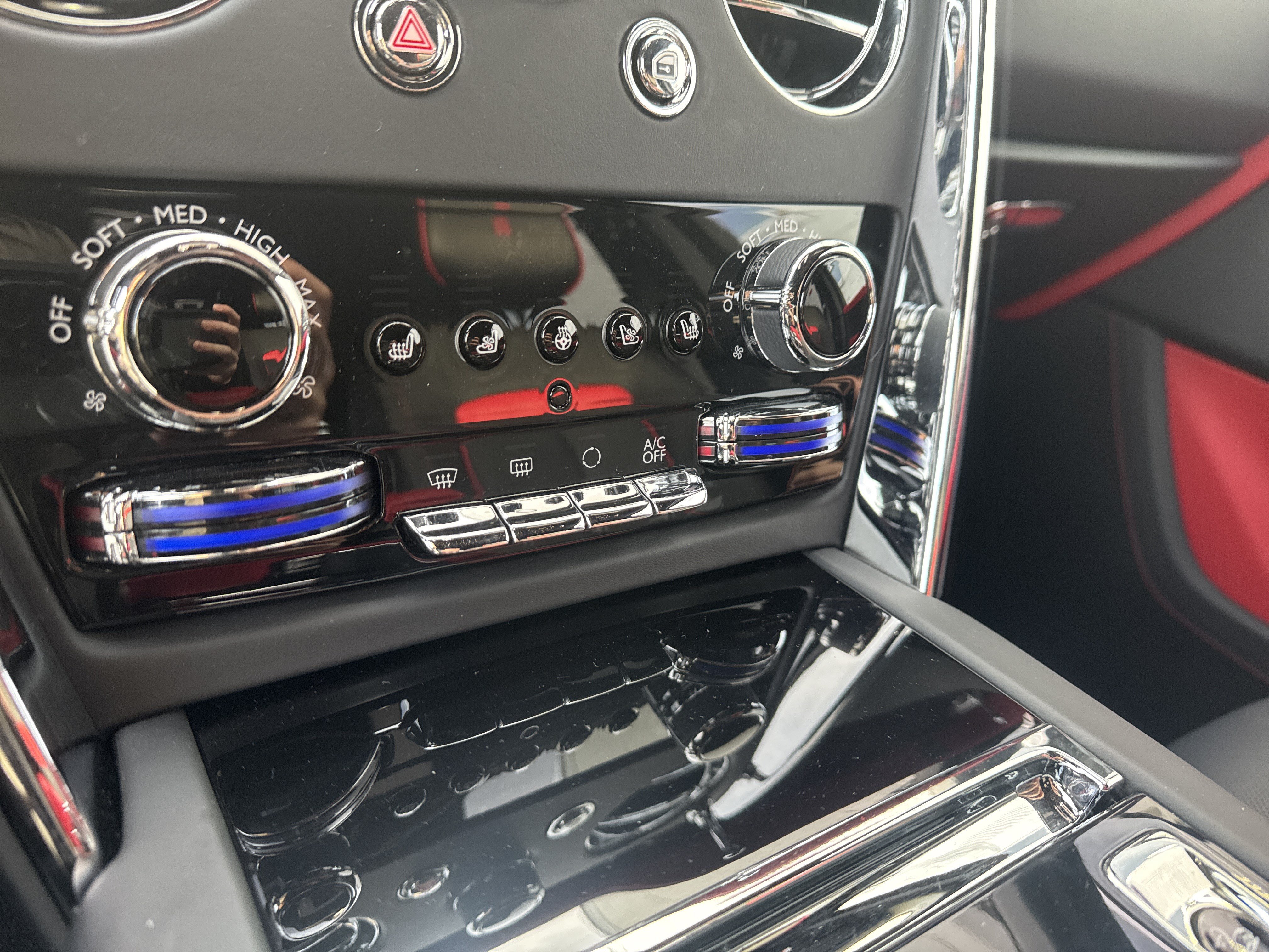 Certified 2025 Rolls-Royce Cullinan AWD/4WD image 17