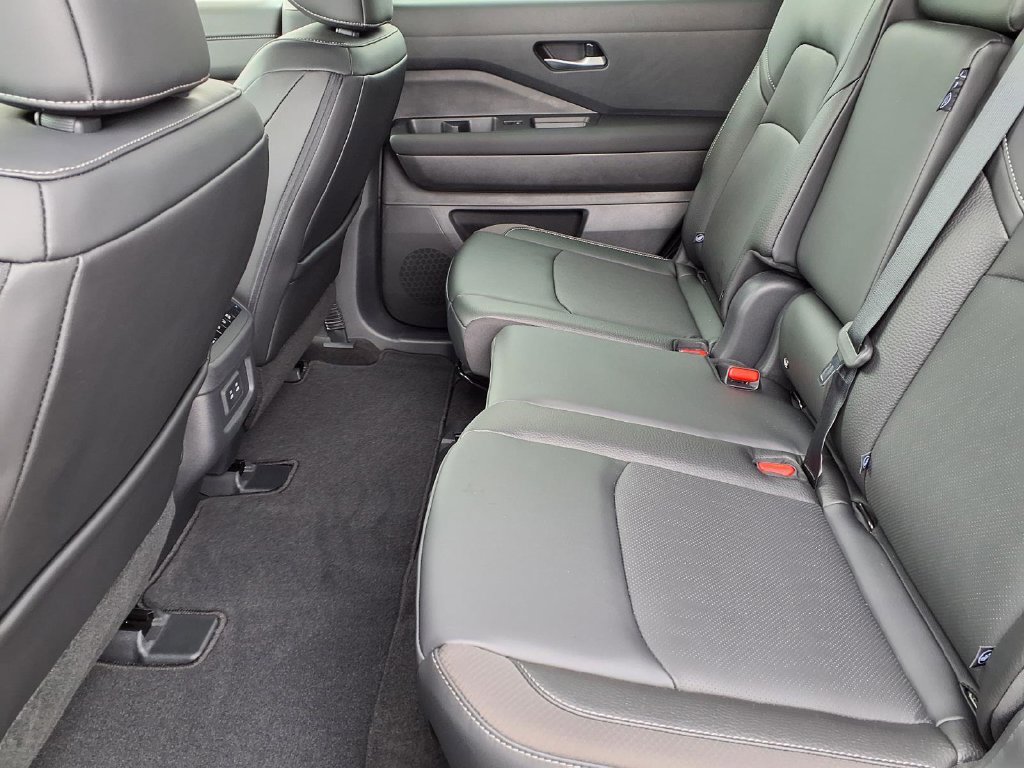 New 2026 Nissan Pathfinder SL AWD/4WD image 10