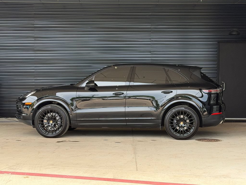 Certified 2023 Porsche Cayenne AWD/4WD image 2