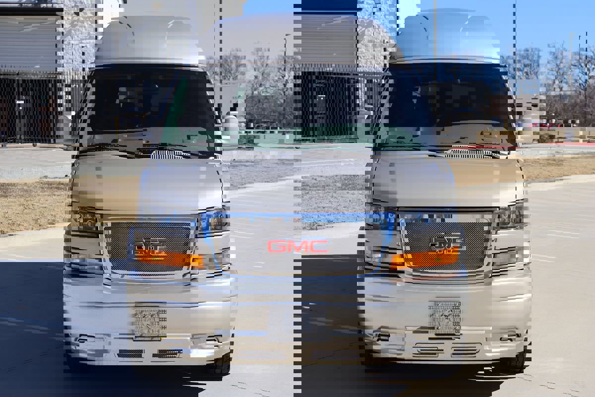 Used 2020 GMC Savana 2500 Extended w/ Enhanced Convenience Package image 4