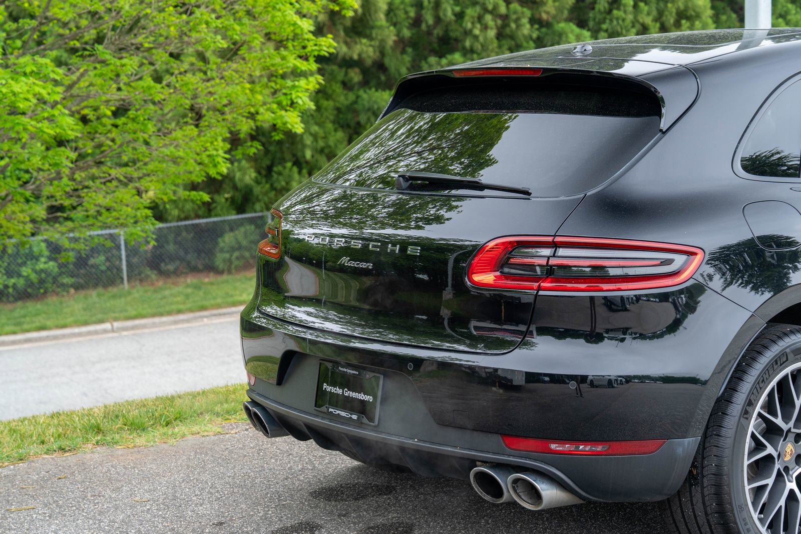 Used 2018 Porsche Macan Sport Edition AWD/4WD image 13