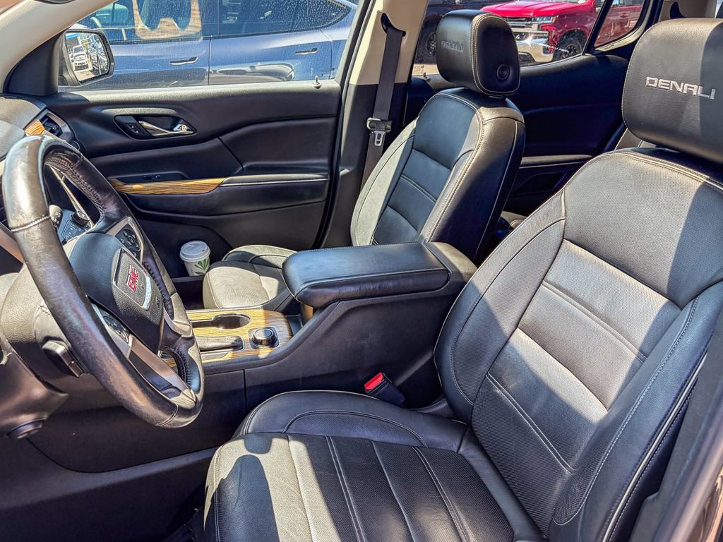 Used 2017 GMC Acadia Denali w/ Technology Package FWD image 9